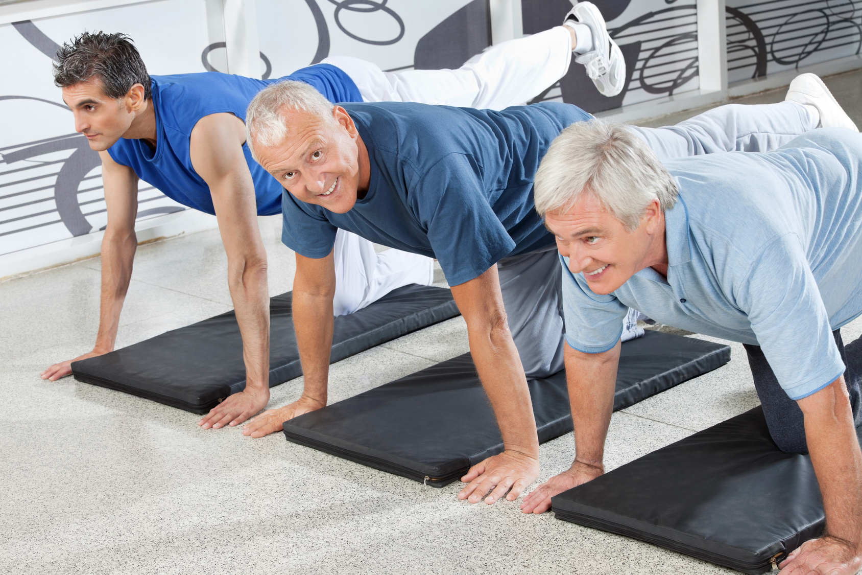 Senioren turnen im Fitnesscenter