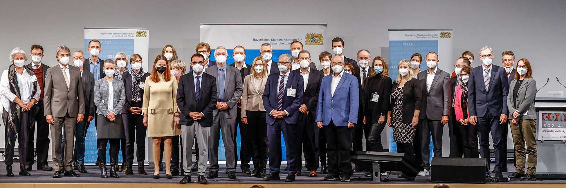 Treffen im Zuge der Erweiterung des "Bündnisses für generalistische Pflegeausbildung" am 10. November 2021 auf der Messe "ConSozial" in Nürnberg mit Gesundheitsminister Klaus Holetschek