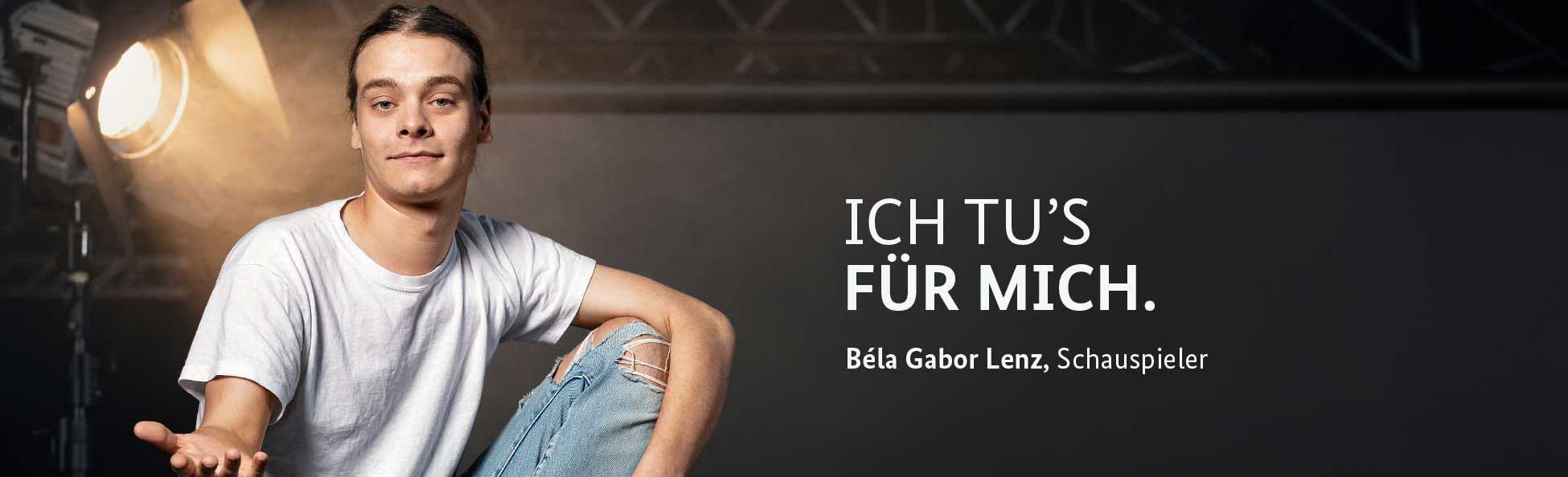 Der Schauspieler Béla Gabor Lenz mit einem Slogan der Impfmotivationskampagne "ICH TU'S FÜR"