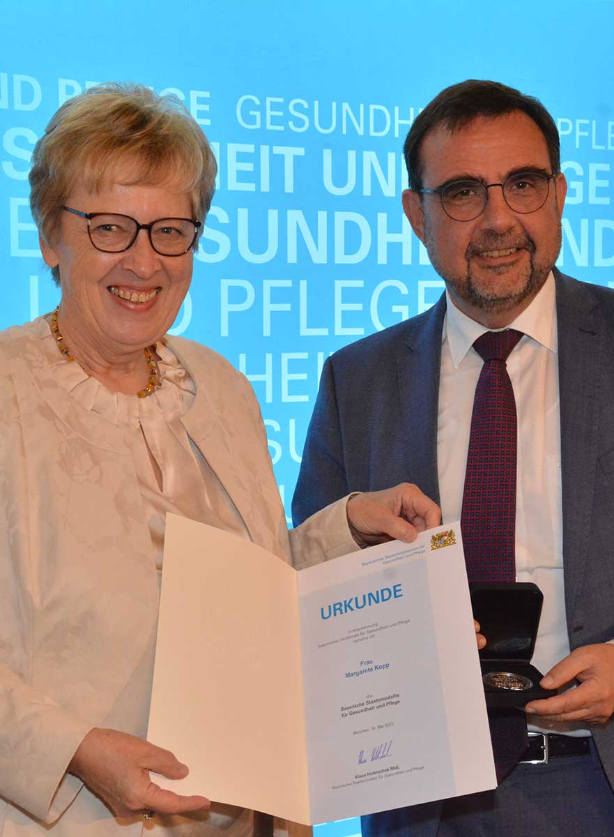 Magret Kopp bei der Verleihung der Bayerischen Staatsmedaille für Verdienste um Gesundheit und Pflege