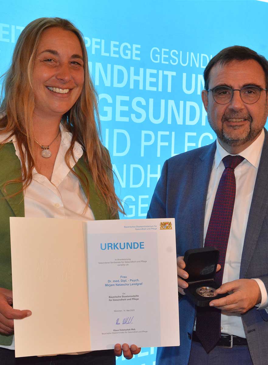 Dr. Mirjam Landgraf bei der Verleihung der Bayerischen Staatsmedaille für Verdienste um Gesundheit und Pflege