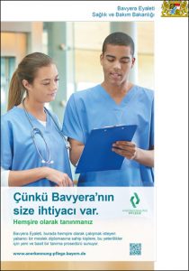 Plakat "Weil Bayern Sie braucht. Ihre Anerkennung als Pflegefachkraft", türkisch