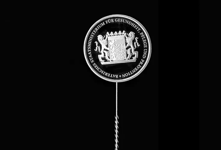 nadel_gp-medaille Ehrennadel zur Bayerischen Staatsmedaille für Verdienste um Gesundheit, Pflege und Prävention